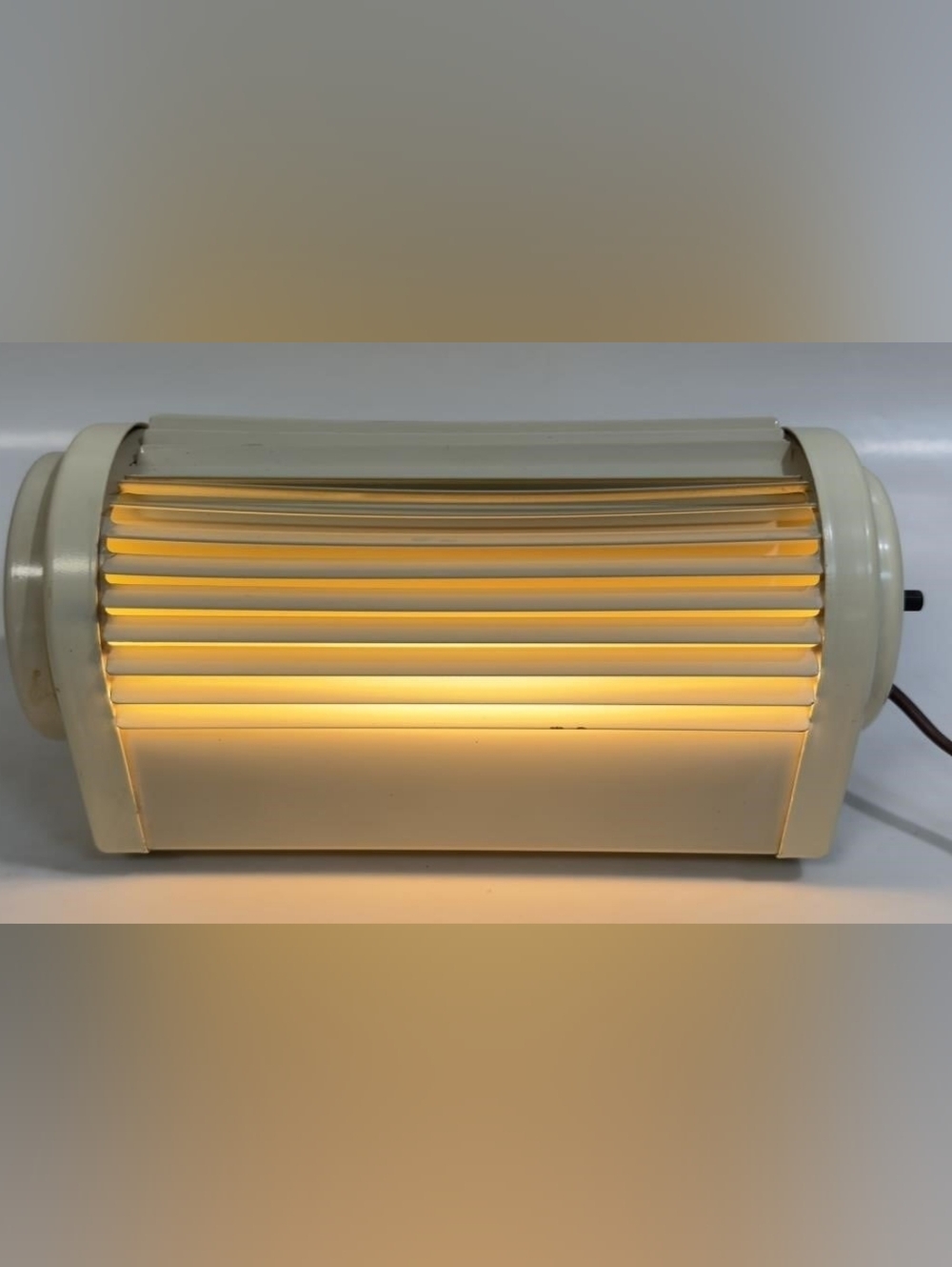 Vintage (1950s) Mitchell Mfg. Co. Portable Electric “Louvre” Night Light — Works